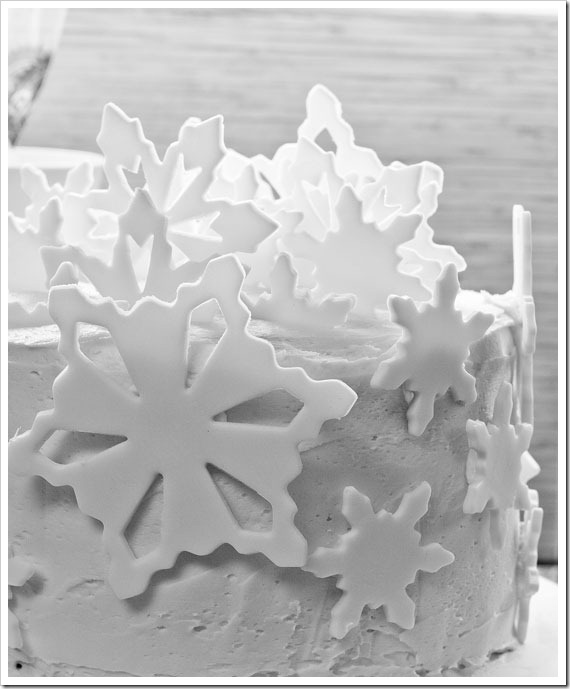 snowflakes-bw